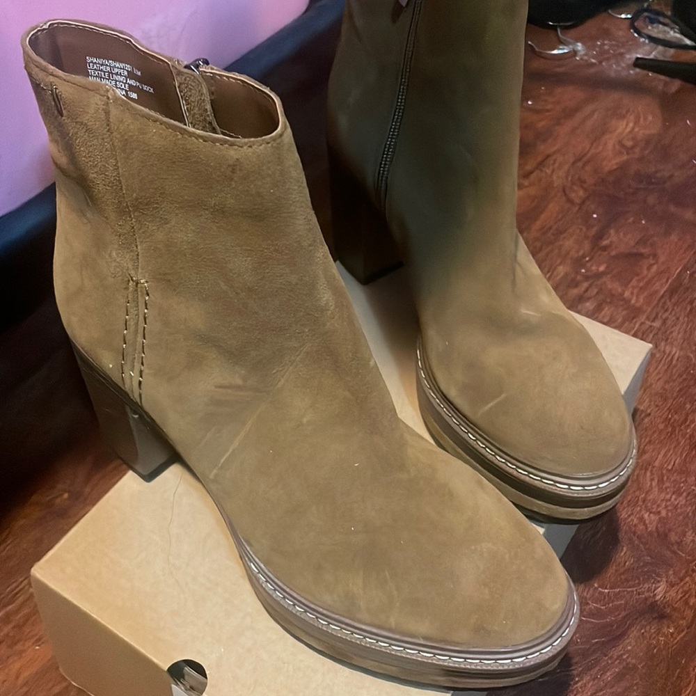 Brand new Steve Madden beige booties